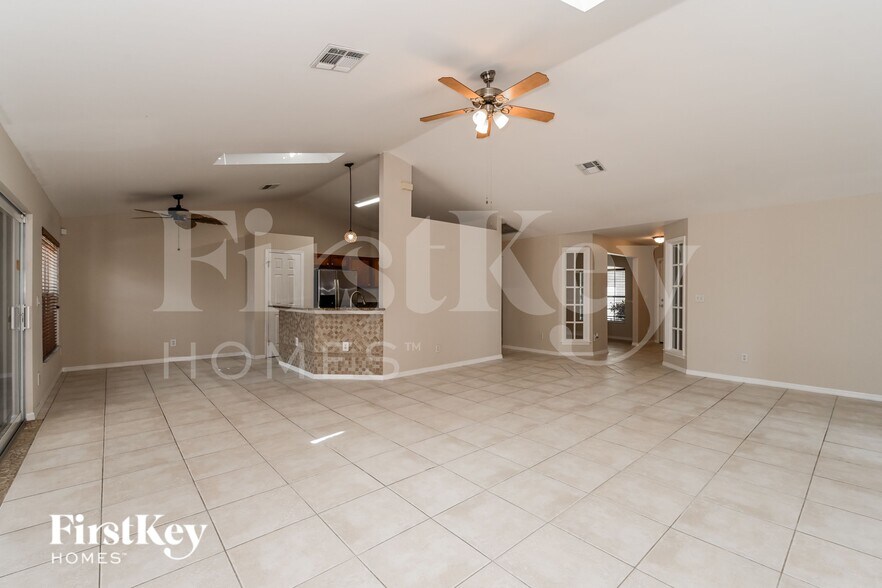 Building Photo - 2018 SW 31st Terrace