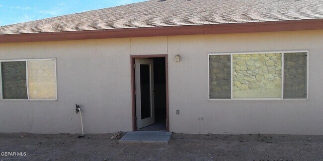 Building Photo - 612 Natasha Pl