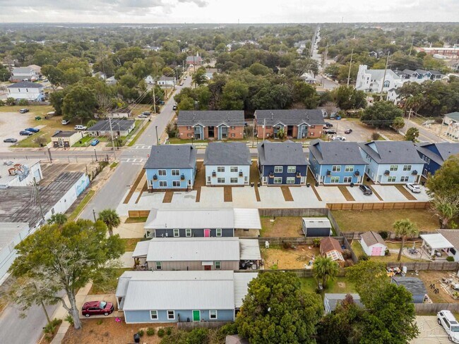 Building Photo - 520 N De Villiers St