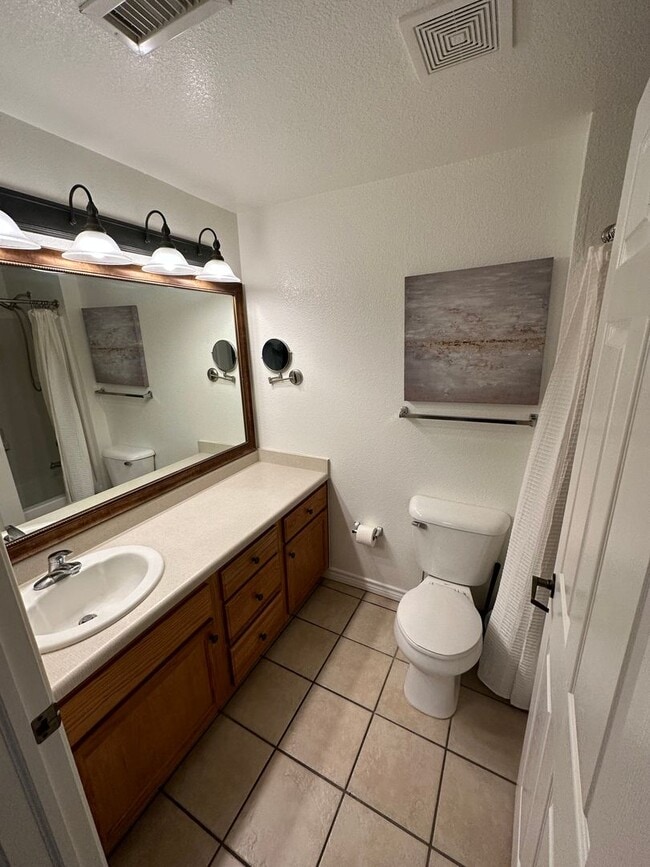 Building Photo - 1 Bed 1 Bath located at Casa De Soledad!