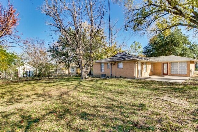 Building Photo - No Application Fees*