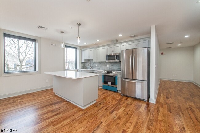 Building Photo - 248 US-46