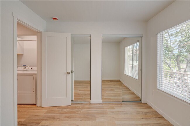 Building Photo - 545 Lands End Way