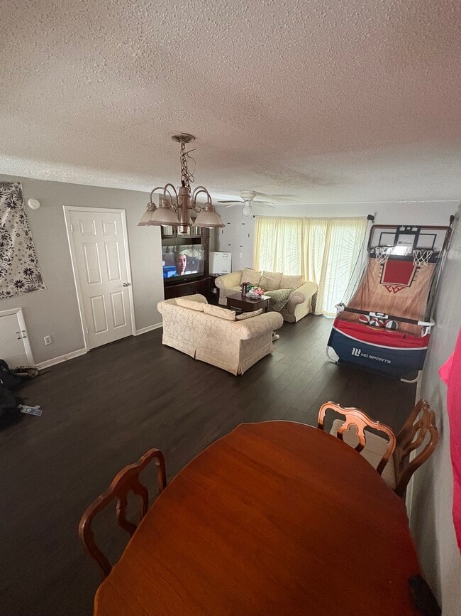 Building Photo - 5104 Sunridge Palms Dr