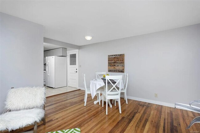 Building Photo - Charming 3-Bedroom Oasis with Expansive Yard and Driveway!