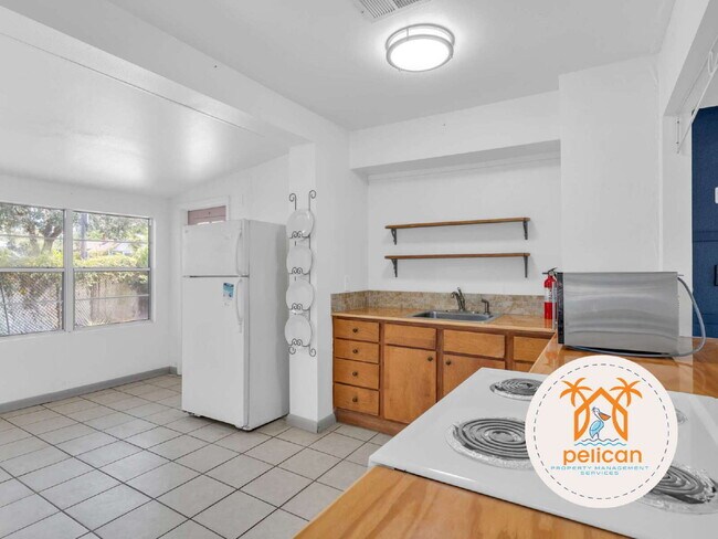 Building Photo - Rental Home in Desirable Navy Point Area