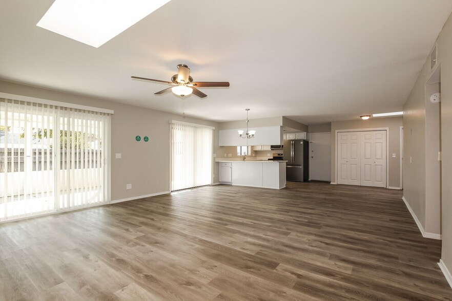 Building Photo - 1815 W Wikieup Ln