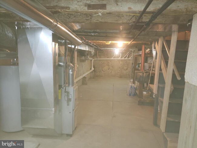 Building Photo - 2330 S Bancroft St