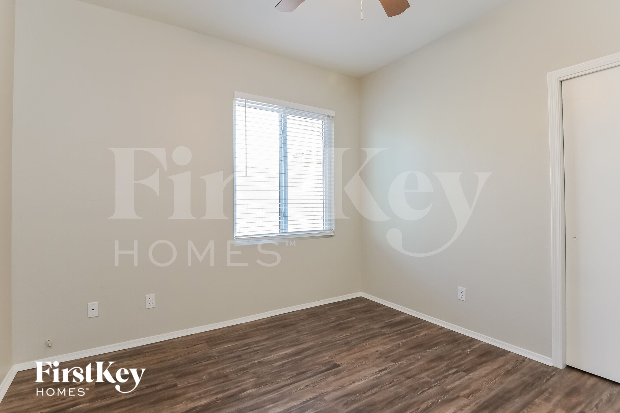 Building Photo - 2920 W Calle Lucinda