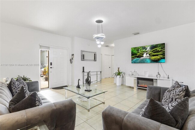 Building Photo - 2741 NE 4th St