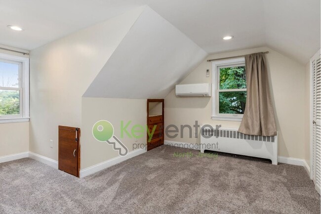Building Photo - Spacious 4-Bedroom Home with Huge Fenced Y...