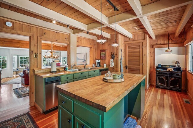 Building Photo - Carnelian Bay 3 Bedroom Ski Lease