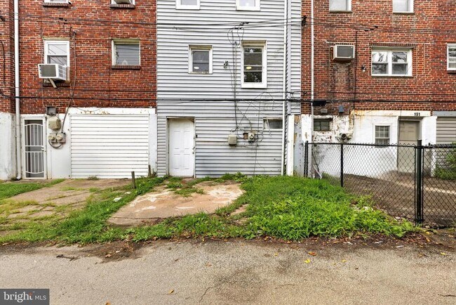 Building Photo - 153 W 21st St