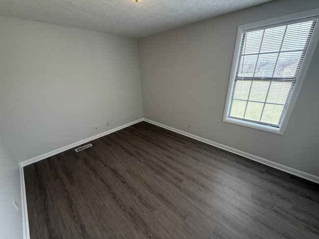 Building Photo - 2448 Fairbrook Dr