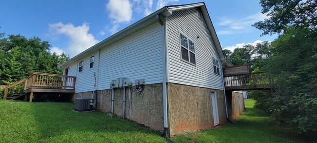 Building Photo - AFFORDABLE AND SPACIOUS