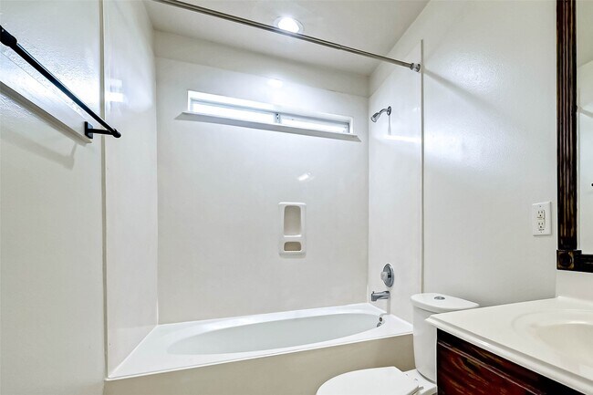 Building Photo - 9006 N Jewel Bend Ln