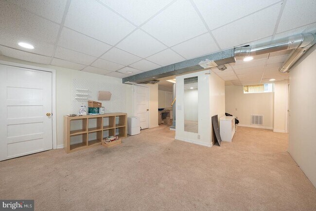 Building Photo - 110 Llanfair Rd