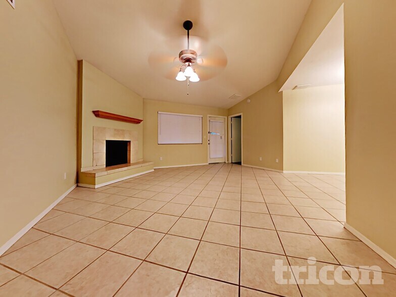 Building Photo - 3413 E Dragoon Ave