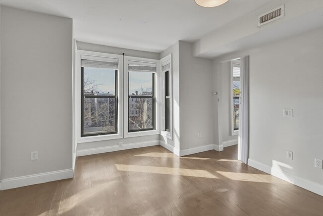 Building Photo - 135 Havre St