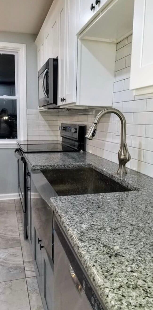 Building Photo - 7935 Leonard St