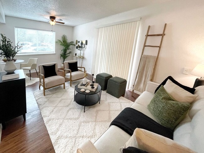 Building Photo - Central One Bedroom close to Downtown