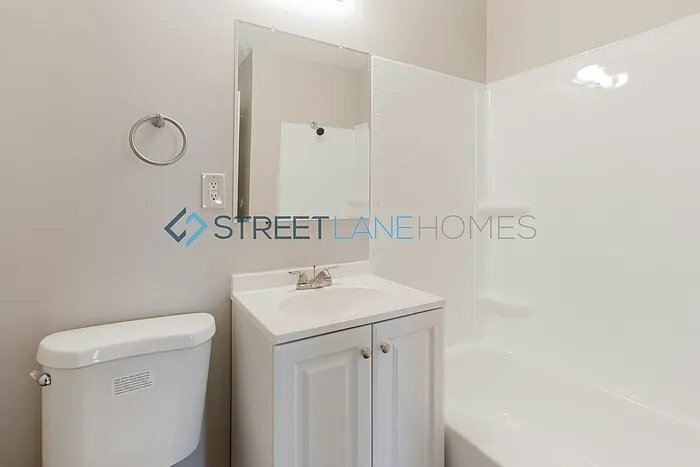 Building Photo - 3704 Erin Dr