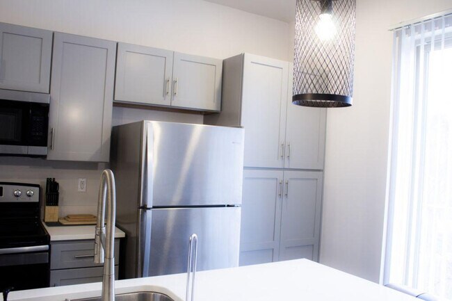 Building Photo - 1439 N Telluride St