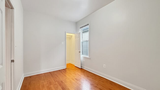 Building Photo - 2308 N Avers Ave