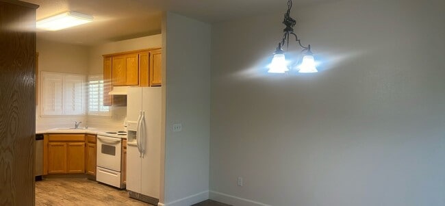 Building Photo - 603 Gateway Dr