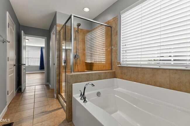 Building Photo - 614 Rose Laurel Ct