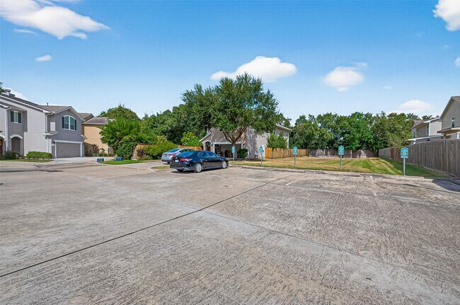 Building Photo - 10021 Hillside Bayou Dr