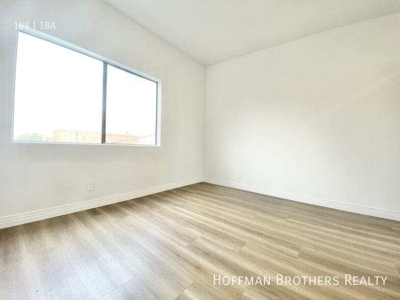 Building Photo - 1240 S Bronson Ave