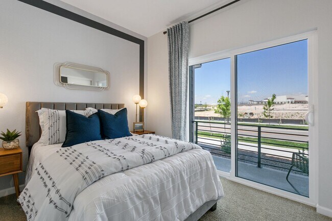 Building Photo - Newer 4 bed Townhome at The Commons at Vic...