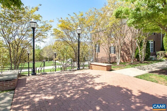 Building Photo - 2074 Lockwood Dr