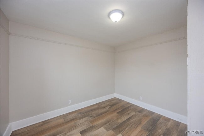 Building Photo - 2253 Niagara St