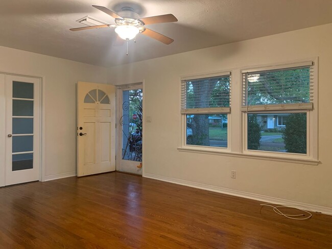 Building Photo - Charming Home In Allendale Terrace