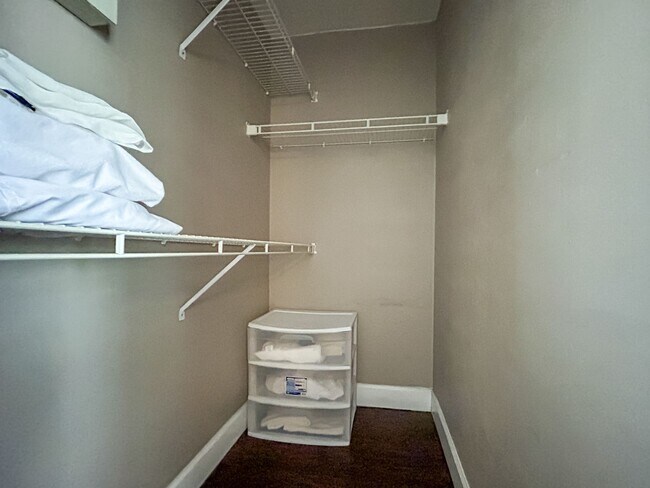 Building Photo - 3800 SW 20th Ave