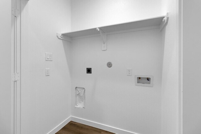 Building Photo - 104 Runnels St