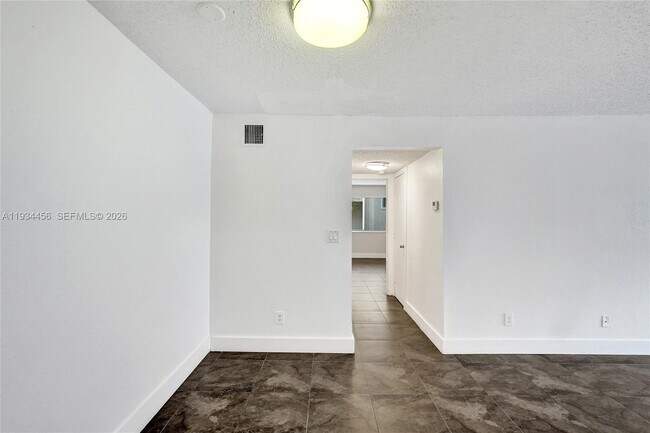 Building Photo - 457 Vista Isles Dr