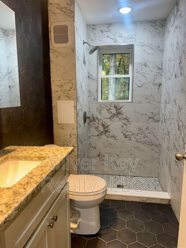 Building Photo - 2113 W Madison Ave