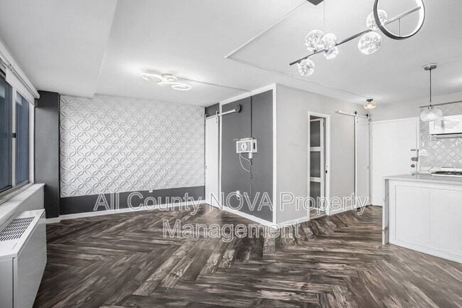 Building Photo - 922 24th St NW