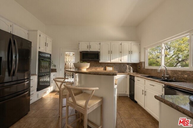 Building Photo - 15330 Del Gado Dr
