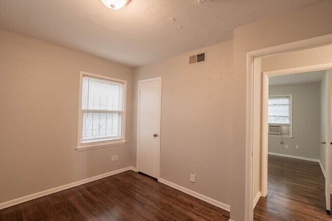 Building Photo - 3 Bed | 1 Bath in North Tulsa!