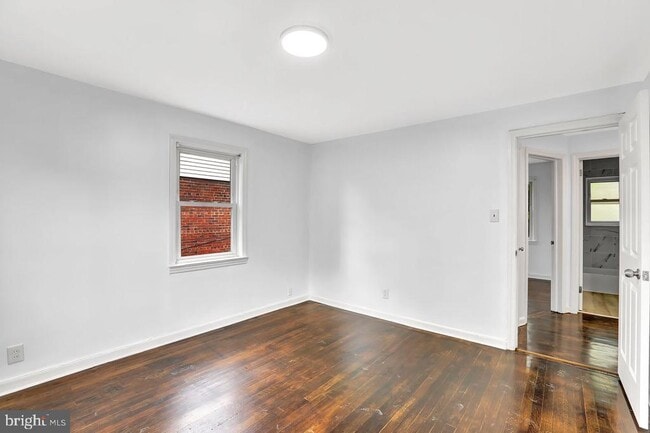 Building Photo - 331 Oakland St