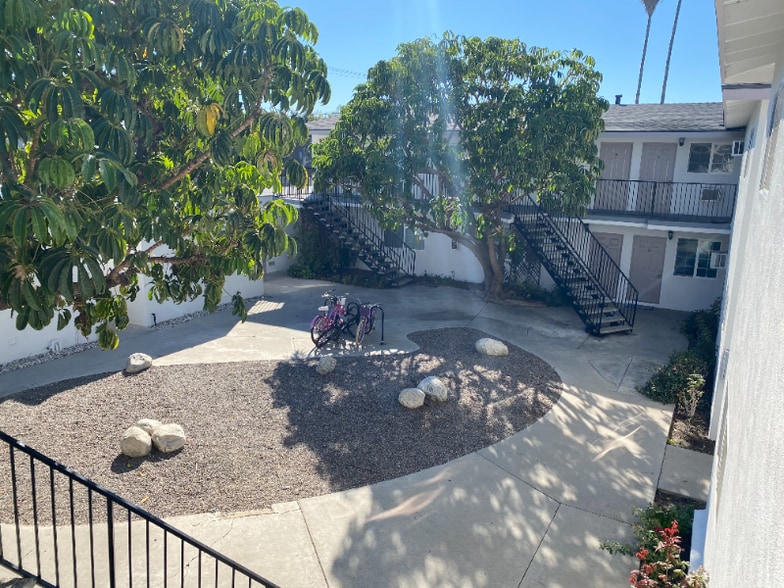 Building Photo - 1228 S Loara St