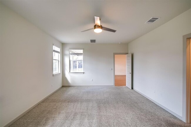 Building Photo - 400 Florenz Ln