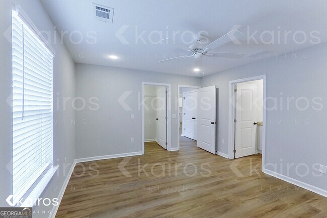 Building Photo - 15 Bungalow Cir