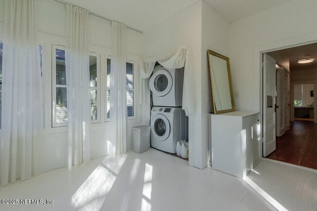 Building Photo - 1838 Silver St