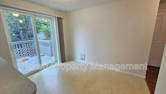 Building Photo - 1155 Silverleaf Ct E