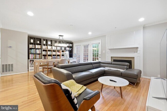 Building Photo - 3968 Clares Ct